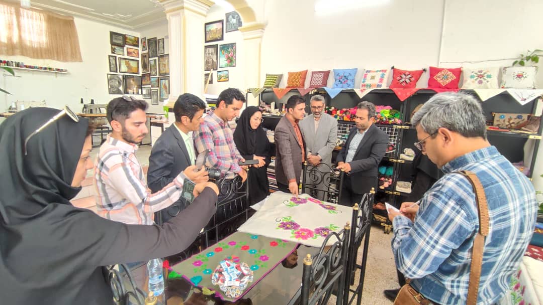 برگزاری تور کارگاه‌گردی خبرنگاران کاشمری از کارگاه‌های صنایع دستی